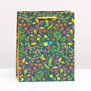 Пакет подарочный "Цветочное поле" 18 х 22,3 х 10 см