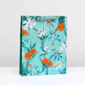 Пакет подарочный "Цветы и шиповник" 33 х 42,5 х 10 см