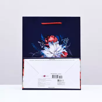 Пакет подарочный "Цветы в темноте", 18 х 22,3 х 10 см