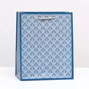 Пакет подарочный "Принт на сером" 18 х 22,3 х 10 см