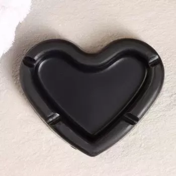 Пепельница "Сердце" черная, 140гр