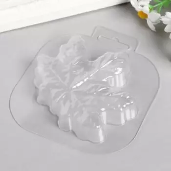 Пластиковая форма "Кленовый лист" 9,5х8,5 см