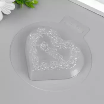 Пластиковая форма "Люблю"