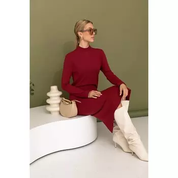 Платье женское, размер 42, цвет красный