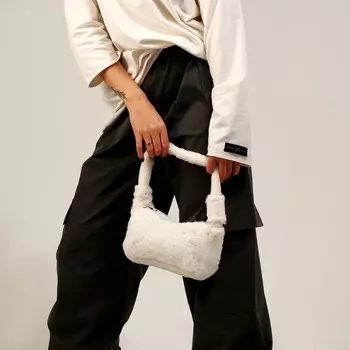 Плюшевая сумка-багет, белая