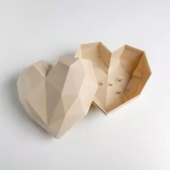 Подарочная коробка «Белое сердце», 18 × 18 × 12.5 см 5195136