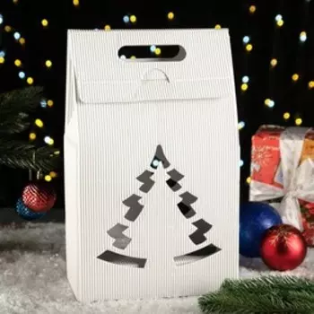 Подарочная новогодняя коробка «Сумка с ёлкой» белая, 2413.540 см