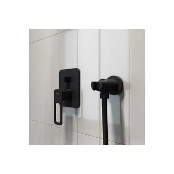 Подключение для душевого шланга IDDIS SLIBL00i62, с держателем для лейки, 69 х 60 мм, черный 97726