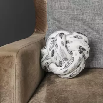 Подушка-узел «Пёрышки», 19 × 19 см