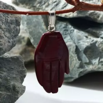 Подвеска Рука Хамса (защита от невезения и сглаза) "Яшма красная"