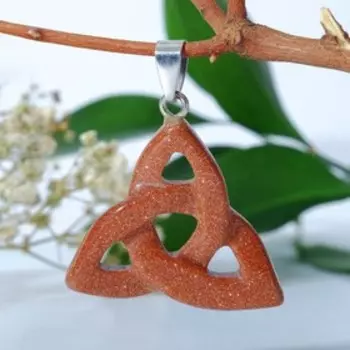 Подвеска трикветр (притягивает удачу, оберегает от дурного глаза) "Авантюрин коричневый"