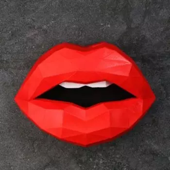 Подвесной декор "Губы полигональные" 38х29х11см