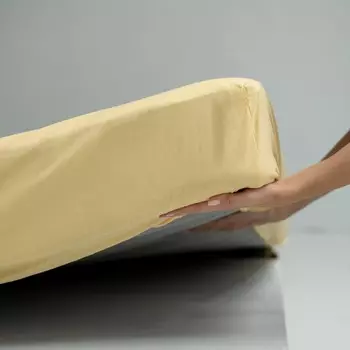 Простыня на резинке «Эра», размер 200х180х25 см, цвет жёлтый