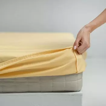 Простыня на резинке «Эра», размер 200х180х25 см, цвет жёлтый