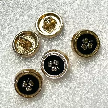 Пуговица «Клевер на чёрном»