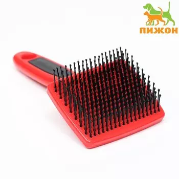 Пуходерка пластиковая мягкая с закругленными зубьями, малая, 613.5 см, чёрно-красная