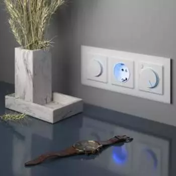 Рамка на 3 поста WL01-Frame-03, цвет белый матовый, материал стекло