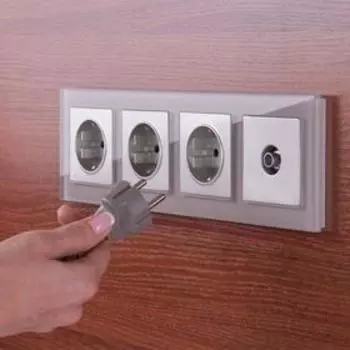 Рамка на 4 поста WL01-Frame-04, цвет дымчатый, материал стекло