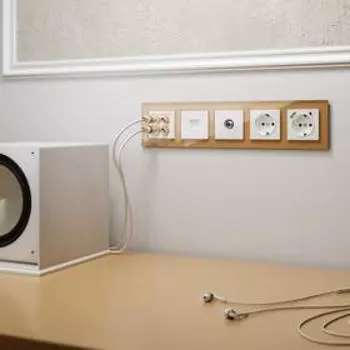 Рамка на 5 постов WL01-Frame-05, цвет бронзовый, материал стекло