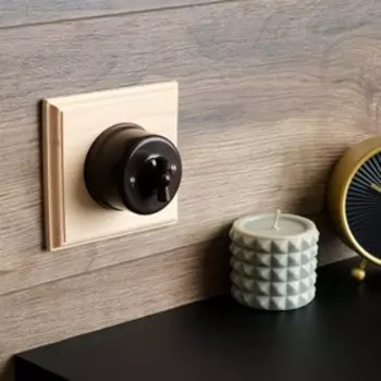 Рамка - накладка для розетки/выключателя "Ретро", 12х12х1 см, d=6 см, массив бука