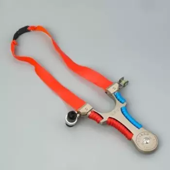 Рогатка металлическая с лазерным целеуказателем