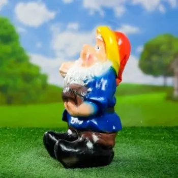 Садовая фигура "Гном-регби" 16х18х35см