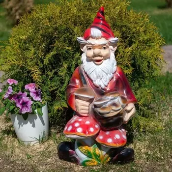 Садовая фигура "Гном с мухоморами" 26х35х69см