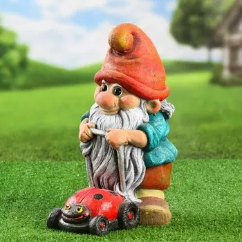 Садовая фигура "Гномик Тим с газонокосилкой" 29х19х31см