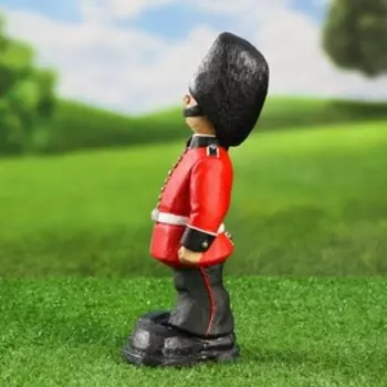 Садовая фигура "Гвардеец" 14х10х28см