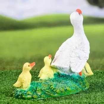 Садовая фигура "Утка-мама с утятами" 24х28см