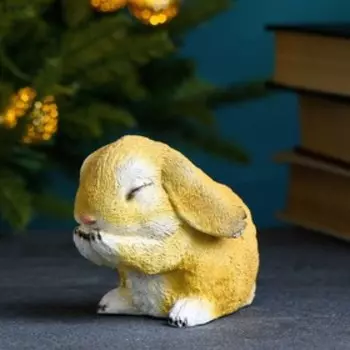 Фигура "Зайка ест" рыжий, 8х11х8см