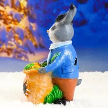 Садовая фигура "Заяц с мешком моркови" 20х15х38см