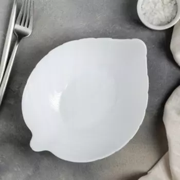 Салатник Доляна «Лист», 700 мл, 21×16,5×7 см