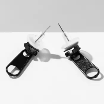 Серьги с эмалью «Замочек» собачка, цвет матовый чёрный