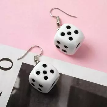 Серьги пластик «Кости» игральные кубики, цвет чёрно-белый