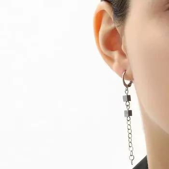 Серьги кубики на цепочке «Гематит»