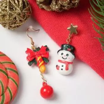 Серьги "Новогодние" игрушки, снеговик и бантик, цвет бело-красный