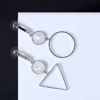 Серьги «Ракушка» треугольник полый, крупный, белые в серебре