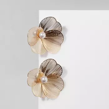 Серьги с жемчугом «Цветы» лёгкие, цвет белый в золоте