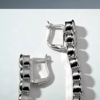 Серьги со стразами "Дорожка" круги, цвет белый в серебре