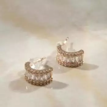 Серьги со стразами "Магия" блеск, цвет белый в золоте