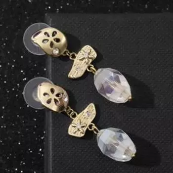 Серьги со стразами "Резные" мини, цветок, цвет белый в золоте