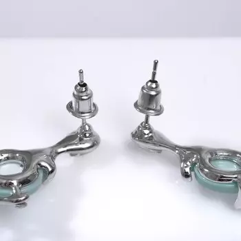 Серьги со стразами "Шар" со стекающими каплями, цвет зелёный в серебре