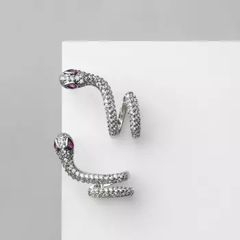 Серьги со стразами «Змея» изогнутая, белые в серебре