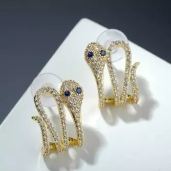 Серьги со стразами "Змея" изогнутая, цвет бело-синий в золоте
