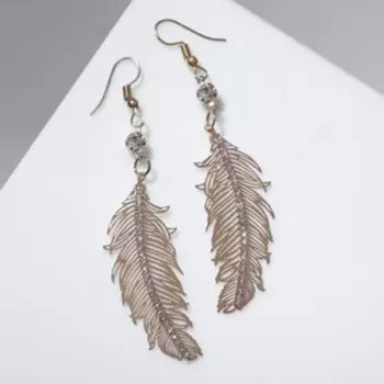 Серьги висячие "Перья" ветер, цвет белый в золоте