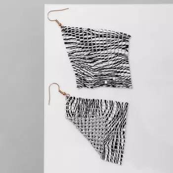 Серьги висячие «Ромб» кольчуга, зебра, цвет бело-чёрный, 9 см
