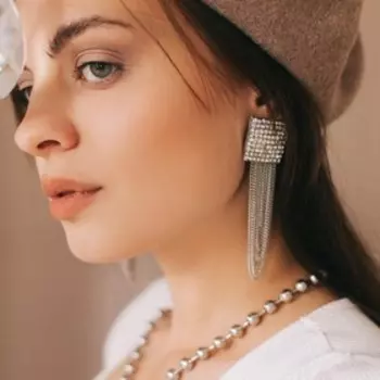 Серьги висячие со стразами «Голливуд» нити в квадрате, белые в серебре, 9.5 см