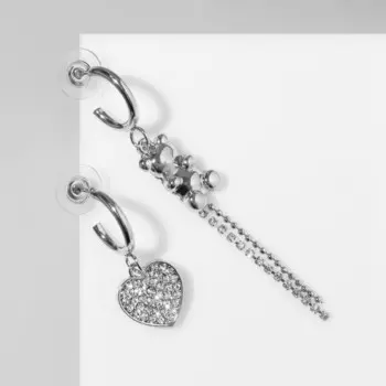 Серьги висячие со стразами «Мишка» с сердцем, цвет белый в серебре