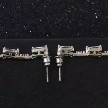 Серьги висячие со стразами "Нить" прямоугольные кристаллы, цвет белый в серебре